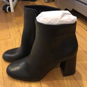 Gianni Bini black leather booties